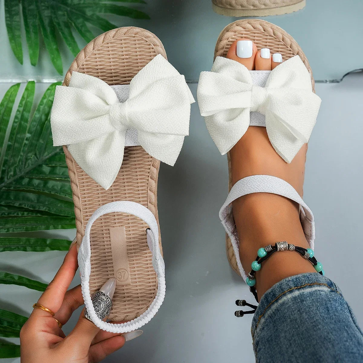 Women Sandals 2025 New Summer Lightweight Sandals Fashion Beach Casual Slippers Outdoor Bow Tie Flat Shoes Home Slides Women